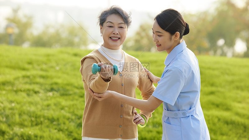 家庭失能老人护理包定制方法